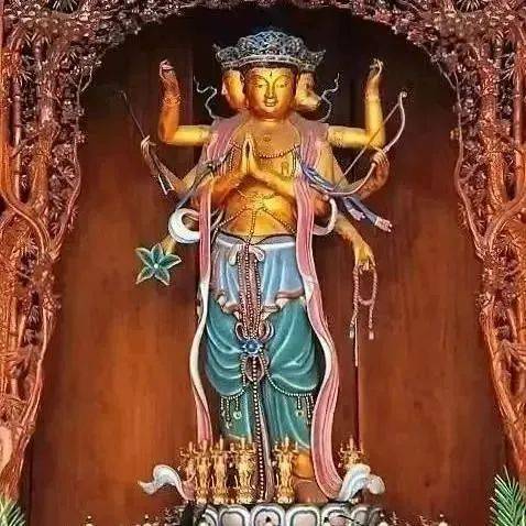 男同 飞机 城市灯火如星群般展开