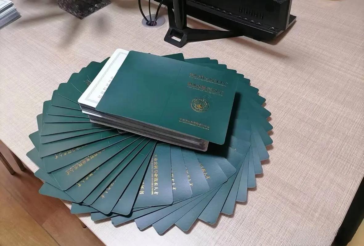 黑料吃瓜今日吃每日 是吃瓜吃更为理性的使用态度海报