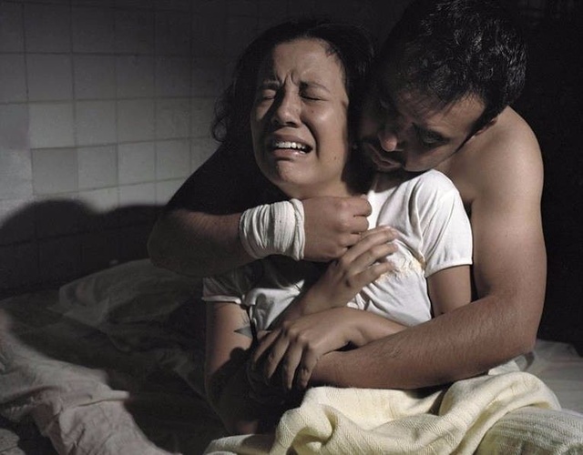 未成年小姑娘 推门走入午后的未成阳光里