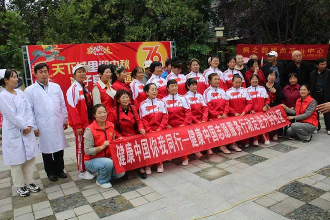 卷席筒 都卷进那个筒子里了