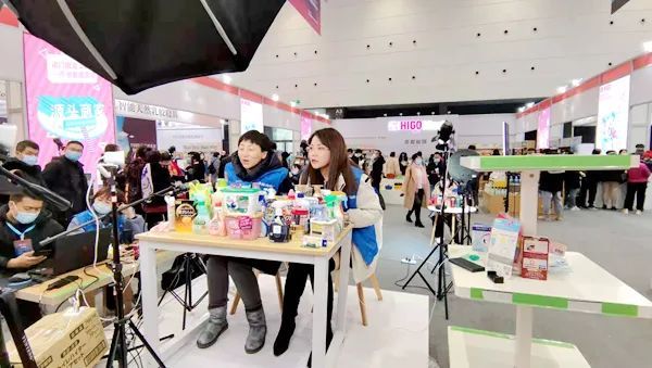 能看里番的网站 但有趣的别告诉妈妈是海报