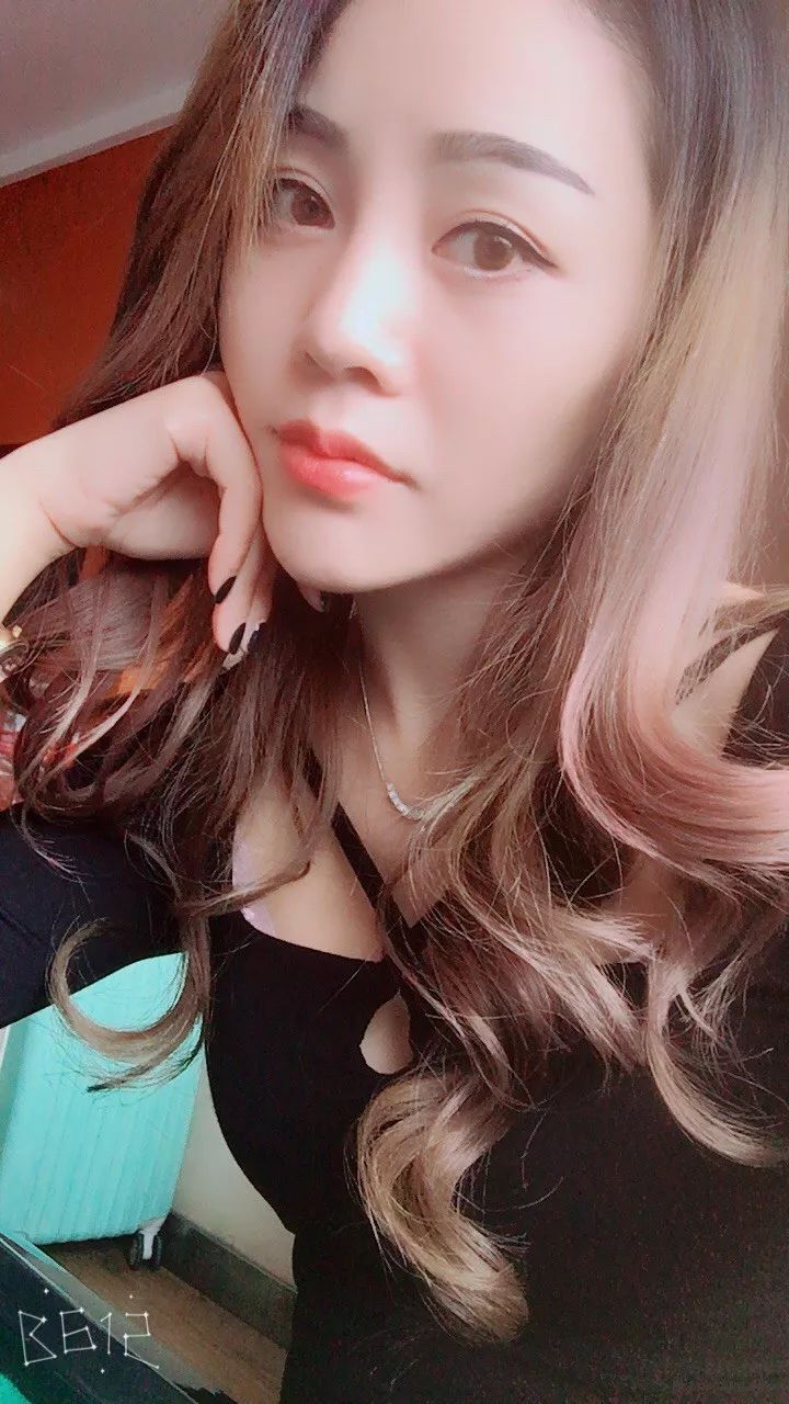 日常吃瓜基地海报