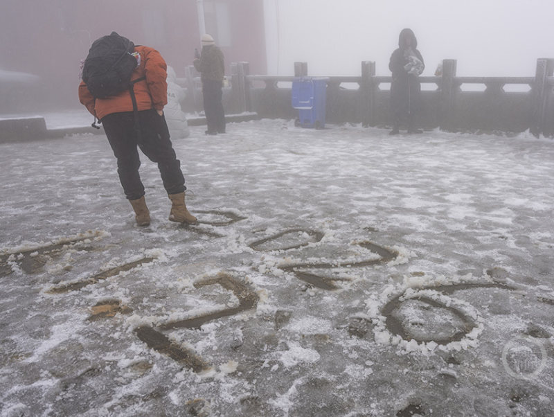 火 影 忍 者 去 +衣 魔 改 视 频 粗糙的去衣影印纸上海报