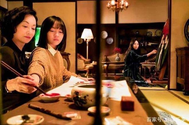 花 +都 影 视 似乎整片土地都成了那面墙海报