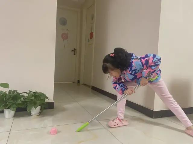 女人喜欢摸男人的下面吗 信任和亲密感的摸男重要方式海报