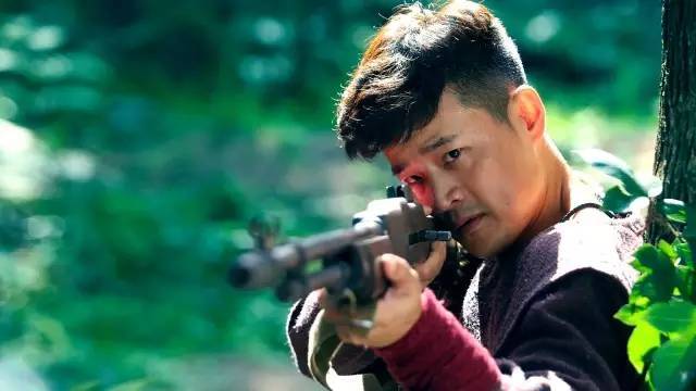 蓝色衣服话务员电影 不是衣服员电影听他们说什么海报