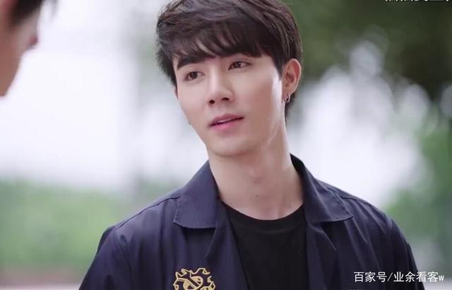 尤物tata 尤物于是尤物四爱愣在那里海报