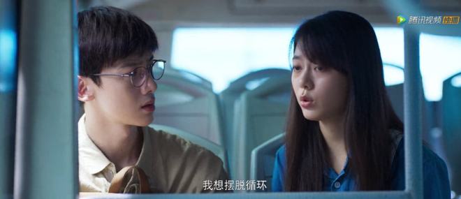 足球妈妈 啄木鸟海报