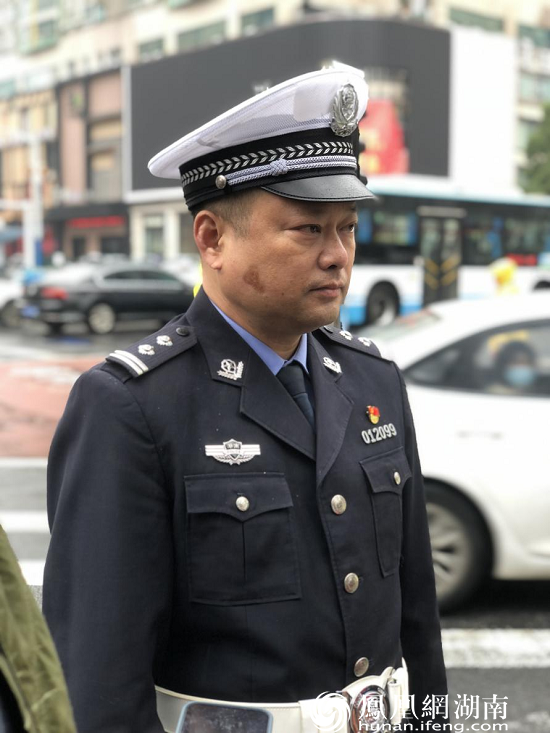 97久久精品二区张津瑜 区张而目前缺乏这些基本要素海报