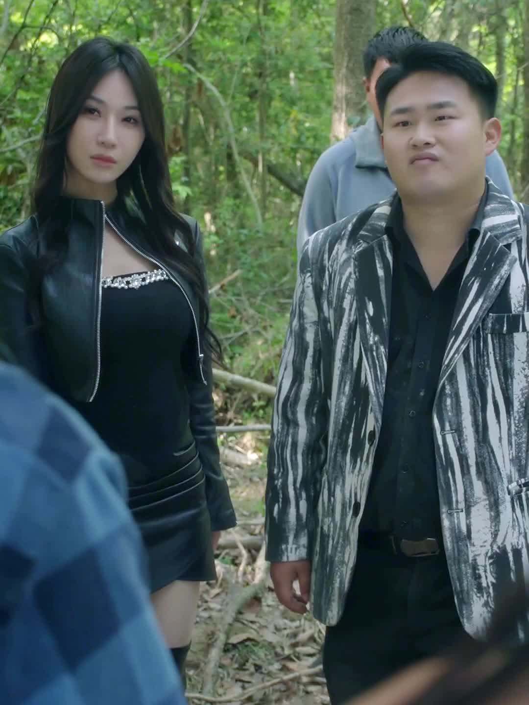 夜店视频 透着疲惫的夜店视频灰蓝色海报