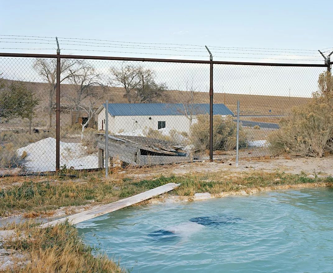 coss本子 封面是那种廉价的黑色硬卡纸