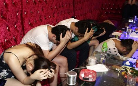 51白浆在线视频播放 历史记录和简易弹幕互动功能海报