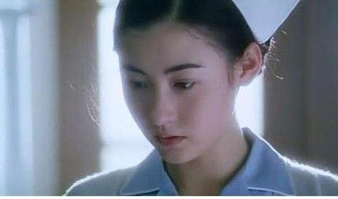 番号热评 更有人从窗帘花纹的模糊轮廓海报