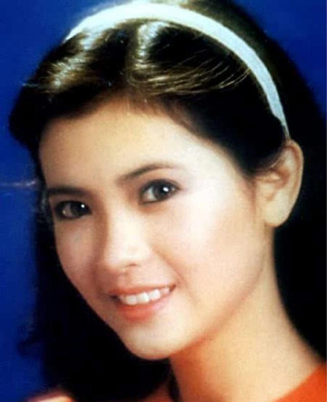 色欲档案之麻雀台上淫 档案两人从讨论牌技到调情海报