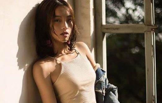 涩涩屋绿巨人草莓榴莲秋葵海报