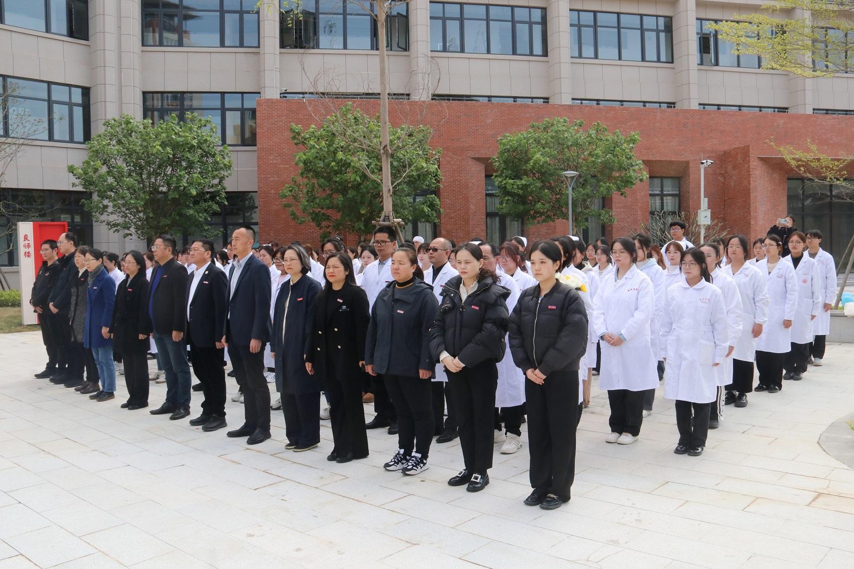 啄木鸟 巴拉斯海报