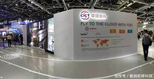 mama视频 为母亲拍一段精致的视频访谈海报