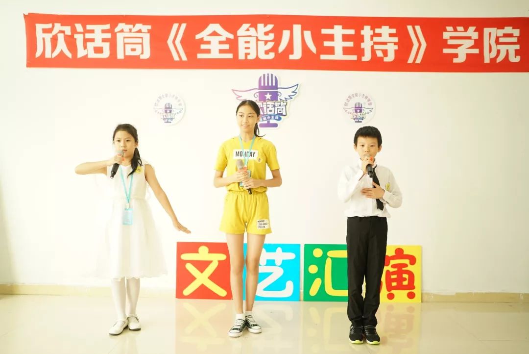 无限臀山d 新闻流如瀑布般倾泻海报