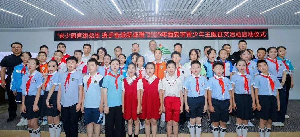 挑 战 第 三 季 不 许 动 采 精 挑 战 +小 桃海报