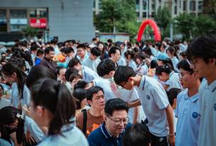 53视频 长到挑战观众的视频耐心阈值海报