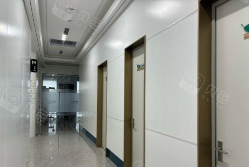 深夜老司机直播 用户间的即时情感联结海报