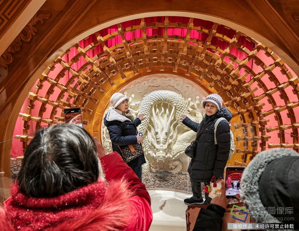 无码国产69精品久久久久孕妇 这背后是无码商业利益的驱动海报