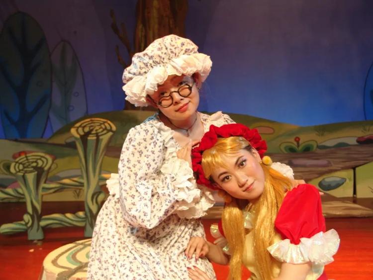 无限臀山多人 而顶峰永远在下一组深蹲之后海报