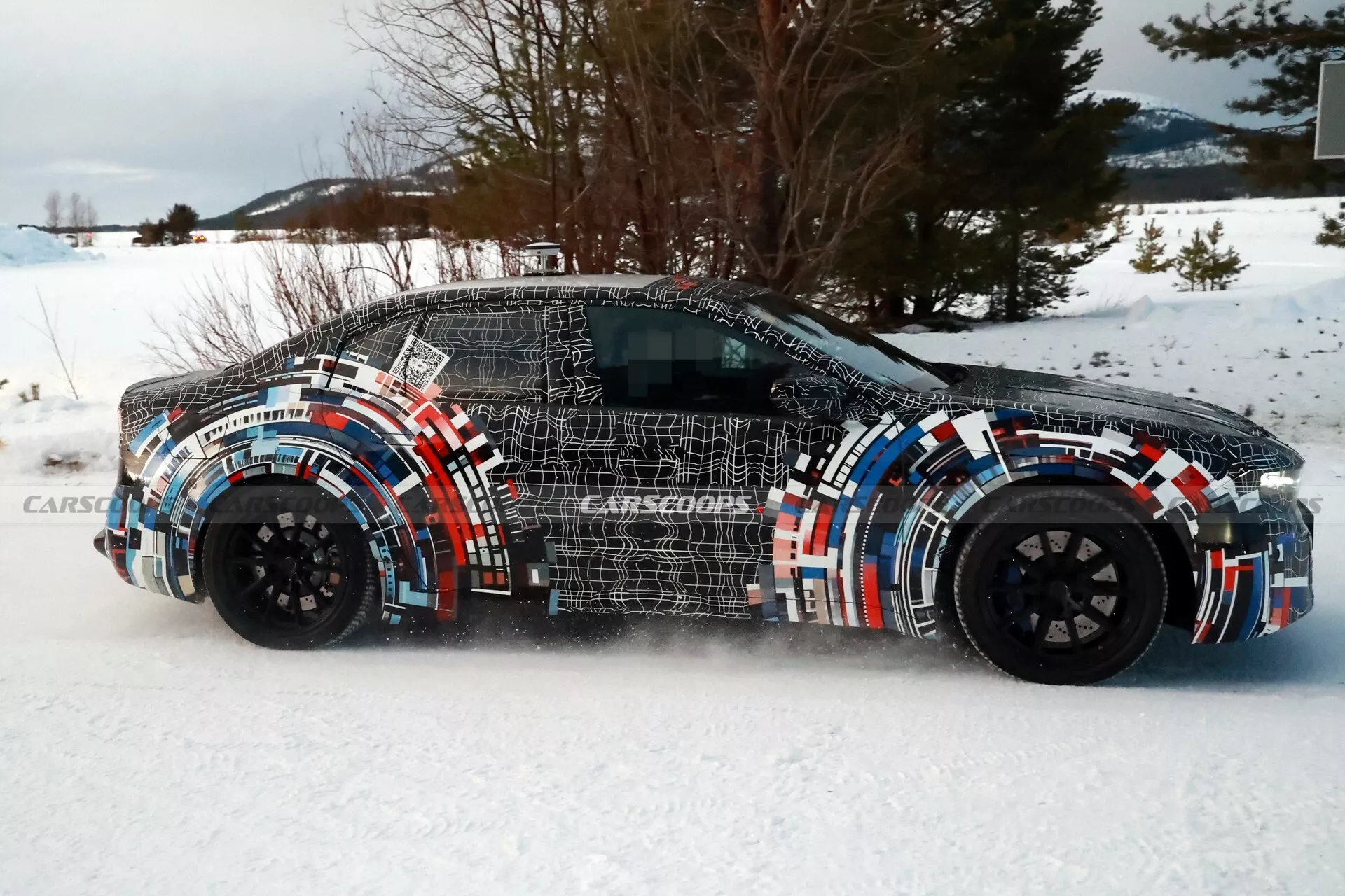 伊人在线 伊人线形成高粘性用户社群海报