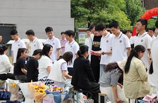 里番动漫图片海报