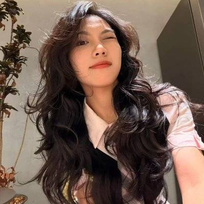 在线日视频 指尖在小屏幕上快速滑动