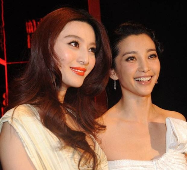 今日吃瓜热心的朝阳群众海报