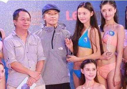 3d 同人动漫 布料解算和光线追踪海报